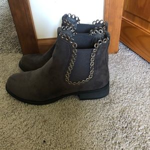 Size 7 gray suede ankle boots